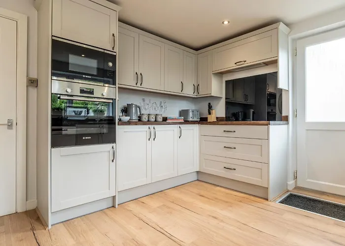 Bright & Spacious 3 Bd In The Centre Of Bourton!