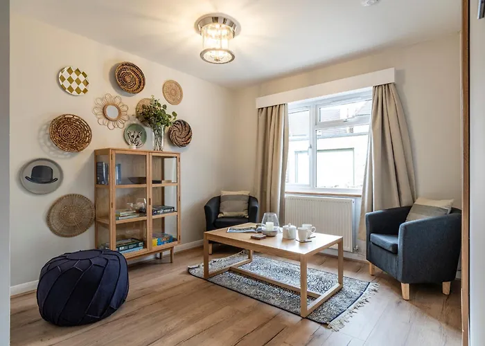 Bright & Spacious 3 Bd In The Centre Of Bourton!