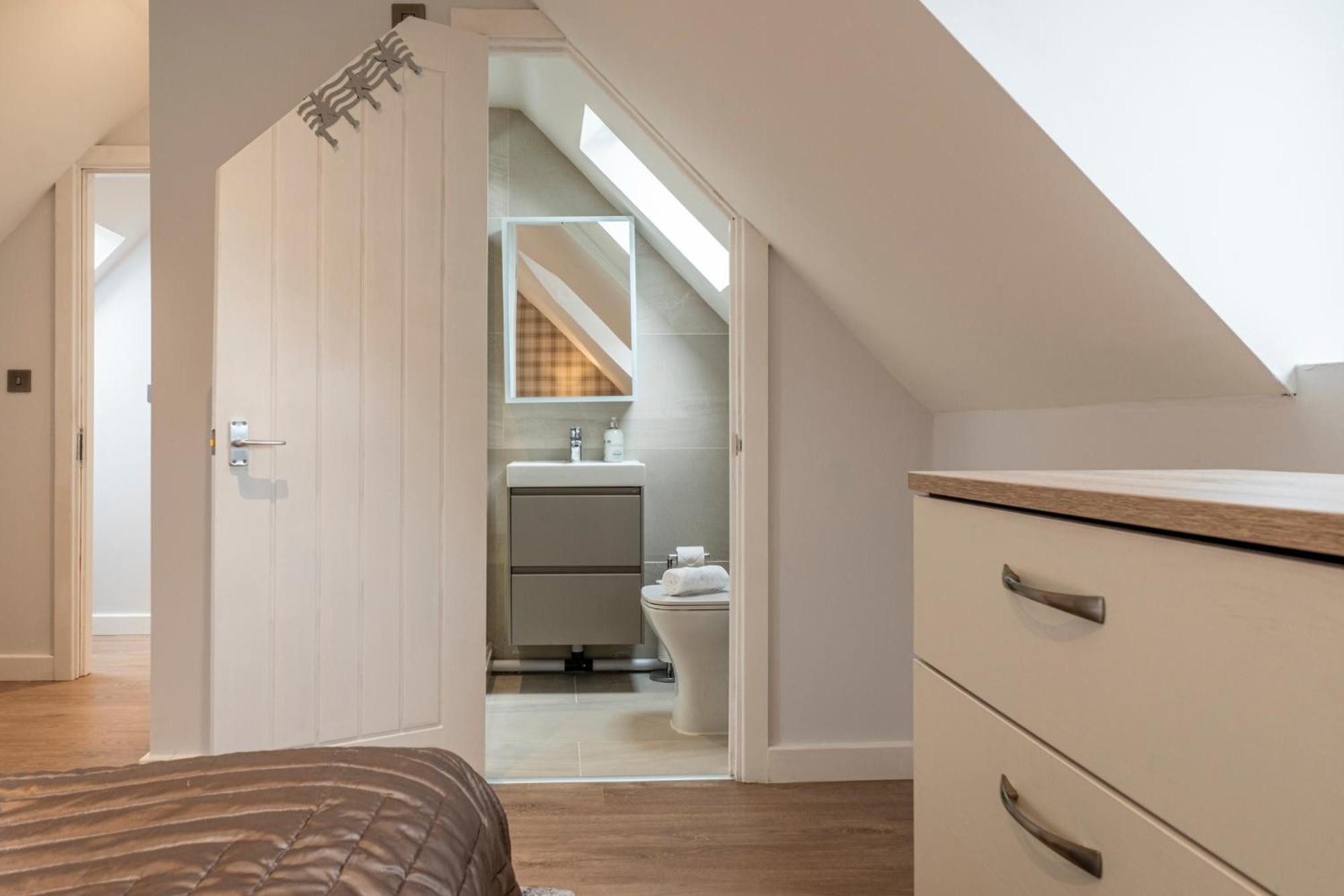 Bright & Spacious 3 Bd In The Centre Of Bourton! * Bourton-on-the-Water