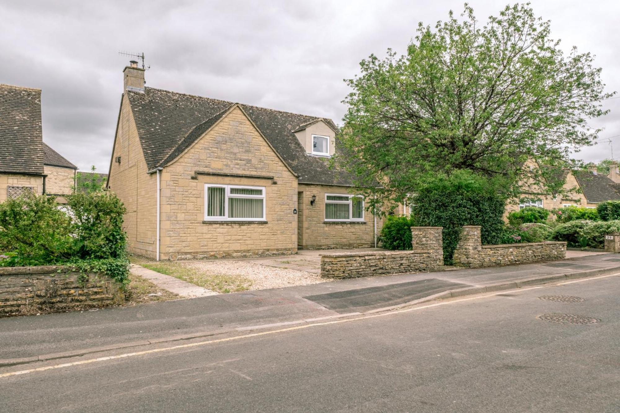 Bright & Spacious 3 Bd In The Centre Of Bourton! Holiday home Bourton-on-the-Water